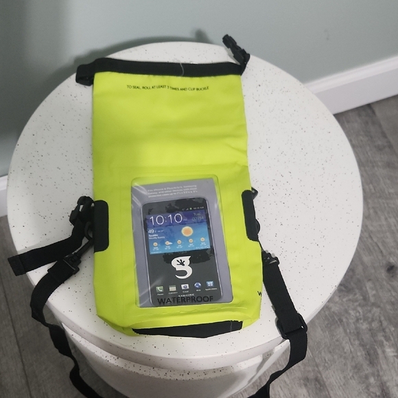 Waterproof Neon Green Travel Bag - Picture 1 of 2